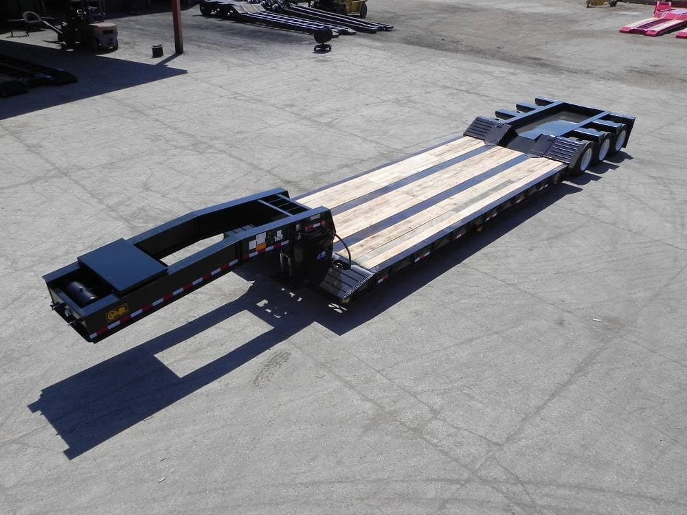 RG-60 • 60 Ton Removable Gooseneck trailer