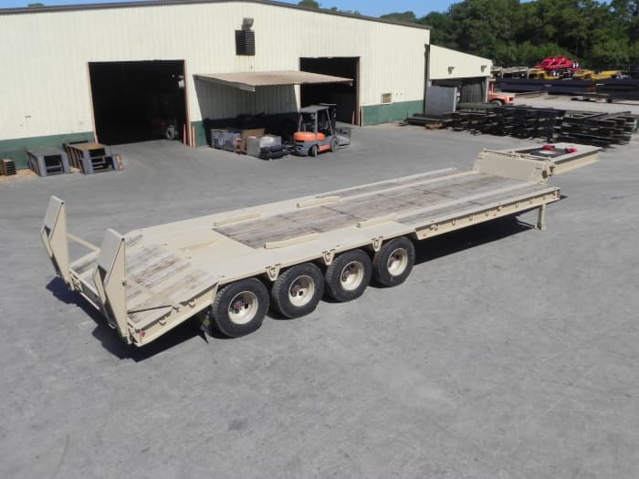 RN-60 • 60 Ton Narrow Neck trailer