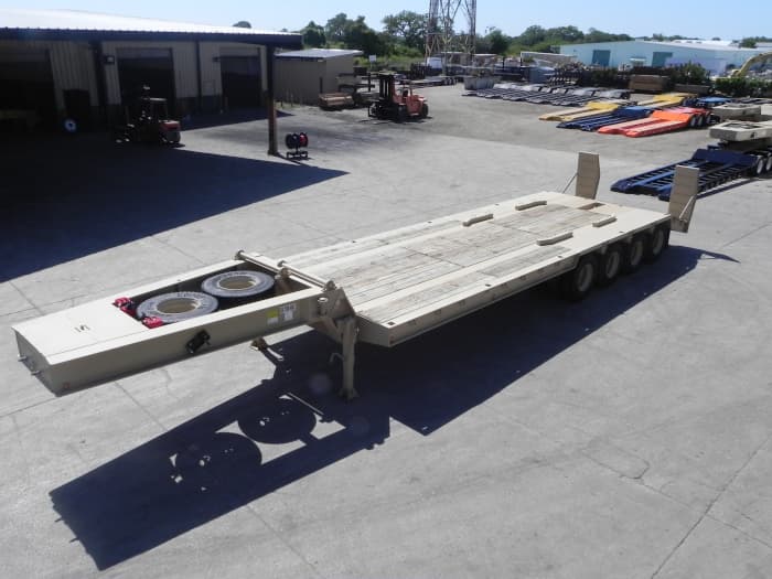 RN-60 • 60 Ton Narrow Neck trailer