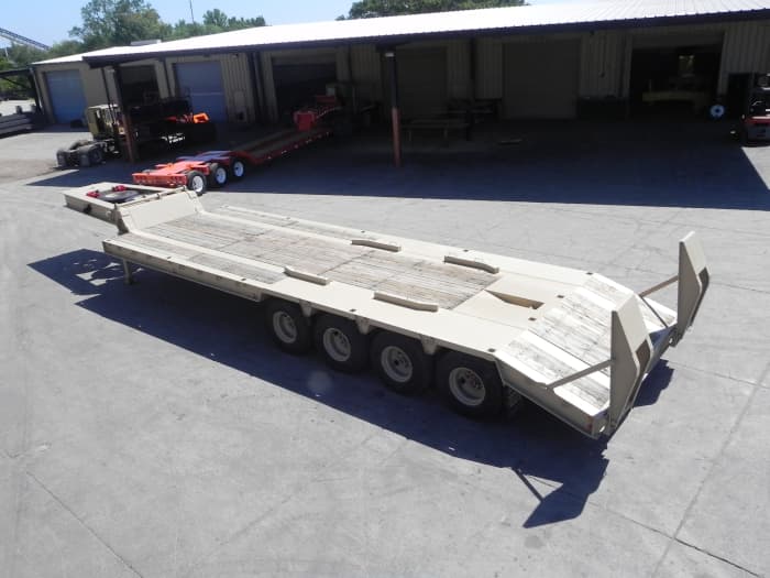 RN-60 • 60 Ton Narrow Neck trailer