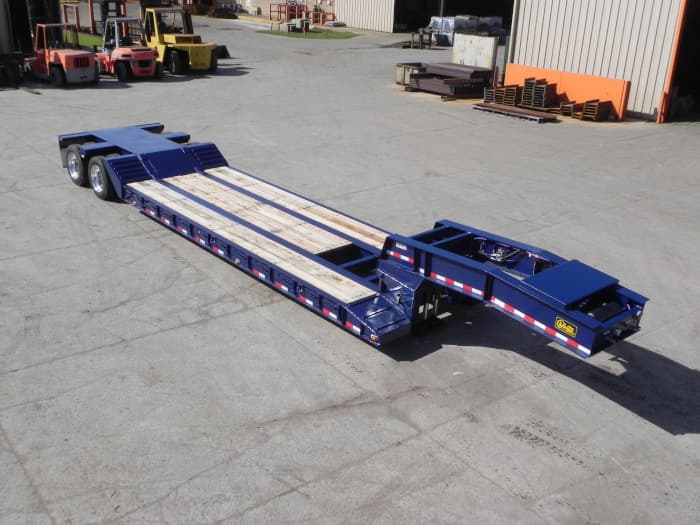 RG-40 • 40 Ton Removable Gooseneck Series trailer