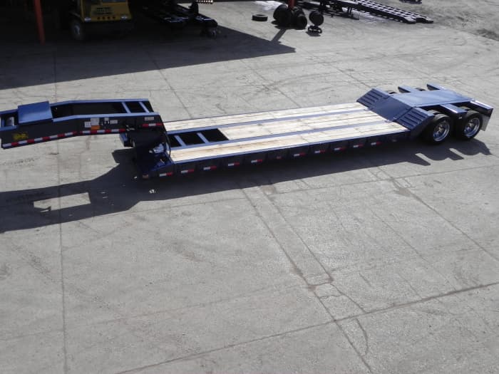 RG-40 • 40 Ton Removable Gooseneck Series trailer