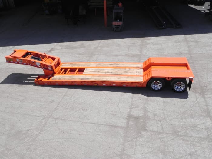 NGB-40 • 40 Ton Non-Ground Bearing, Removable Gooseneck trailer