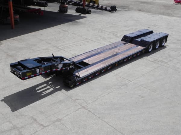 NGB-52 • 52 Ton Non-Ground Bearing, Removable Gooseneck trailer
