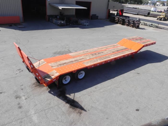 RN-35 • 35 Ton Full Width Neck trailer