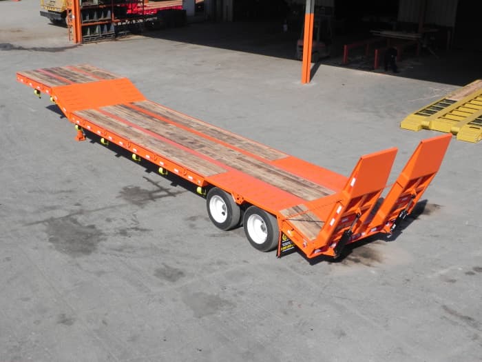 RN-35 • 35 Ton Full Width Neck trailer
