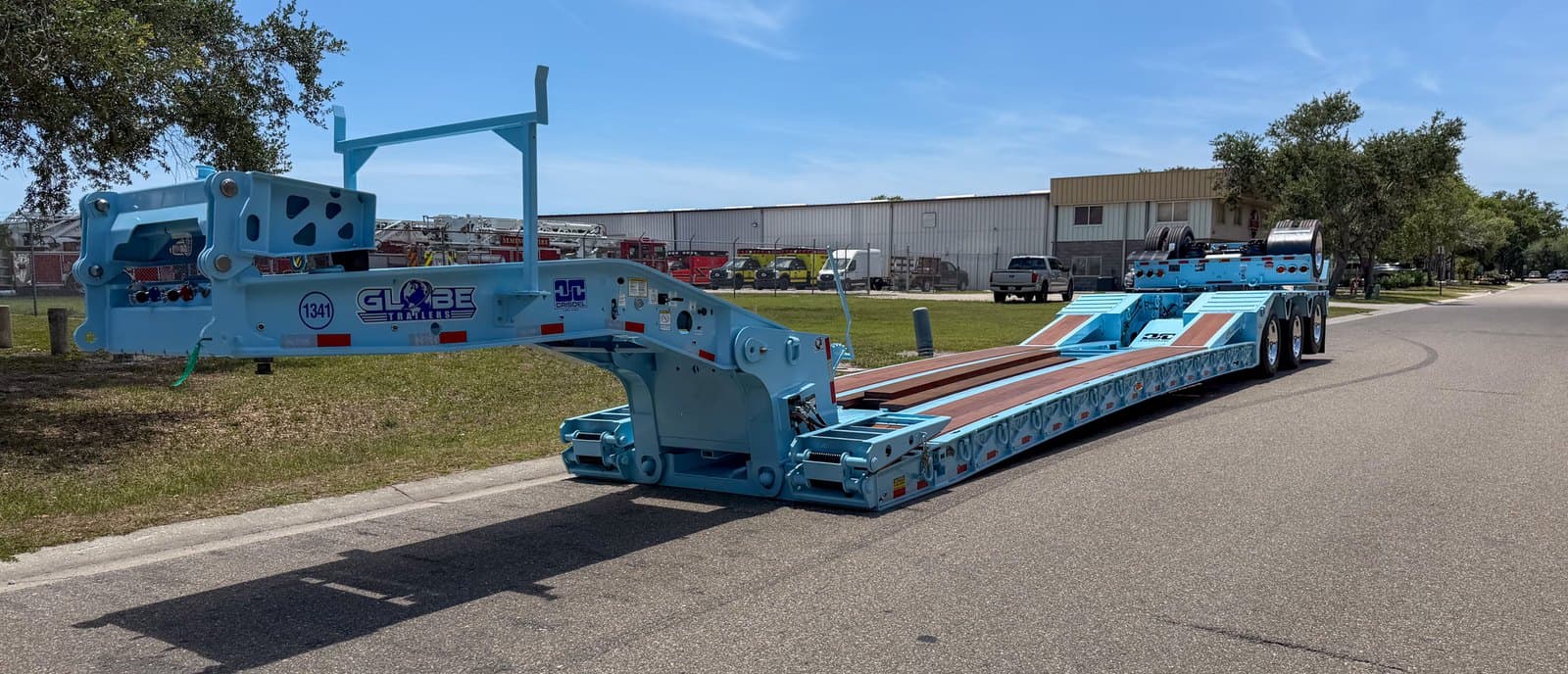 Globe 60 ton lowboy drawing 1285196 three-quarter front view